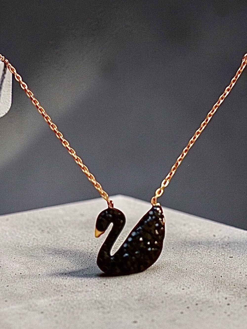 Black Swan Pendant Necklace - Picture 1 of 3